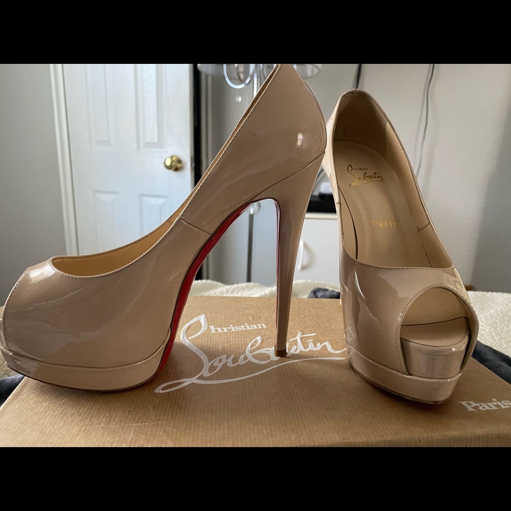 US 7 Fit Christian Louboutin Patent Leather Heels